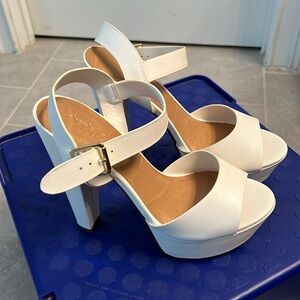 NWOT Charlotte Russe Platform Heels. No box